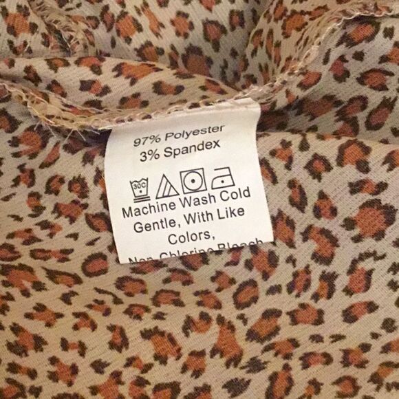 NWOT lightweight wrap style dress in size Med by PRETTY GARDEN - Picture 14 of 14